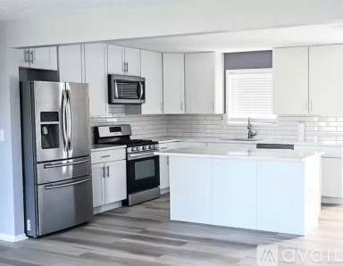 Main picture of 1707 W 64th St