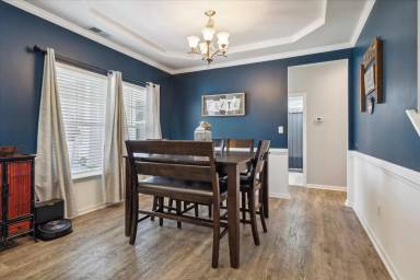 Main picture of 100 Heath Way