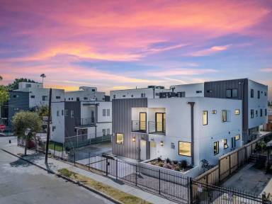Main picture of 1156 W 38th St