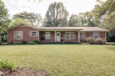 Main picture of 910 Lynnwood Cir