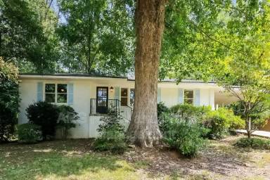 Main picture of 1875 Ravenwood Way NE