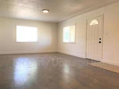 Main picture of 915 De Moll Dr