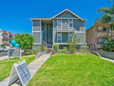 Main picture of 7326 Haskell Ave