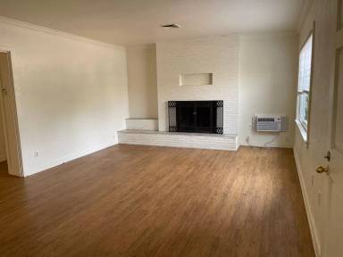 Main picture of 655 W Fairhaven St