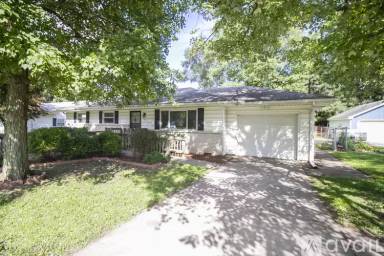 Main picture of 29 Roseanna Dr