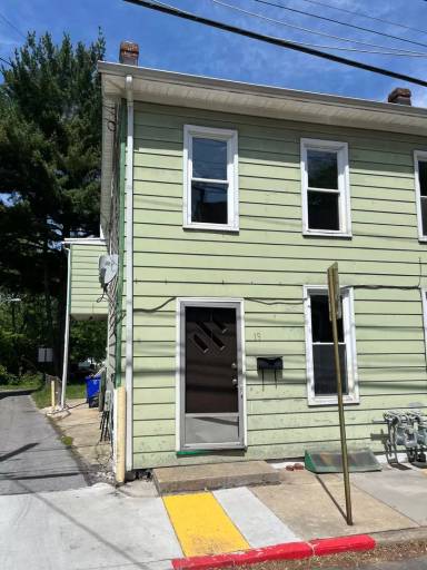 Main picture of 17 Summer St