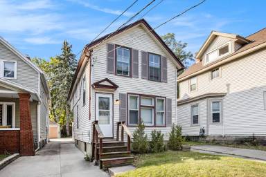 Main picture of 670 Lake Dr SE