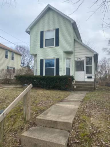 Main picture of 470 Emerald Ave NE