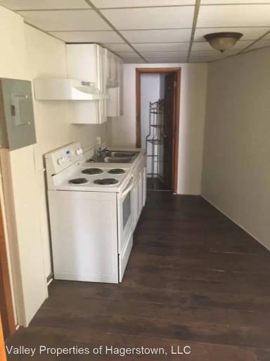 Main picture of 200 W 2nd St