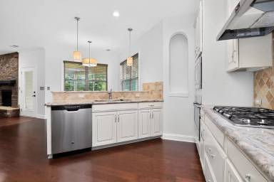 Main picture of 549 Daventry Ct
