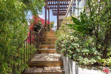 Main picture of 5355 Packard St
