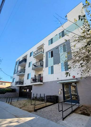 Main picture of 15528 Rayen St