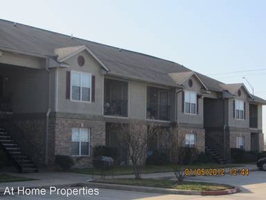 Main picture of 100 Deacon Dr