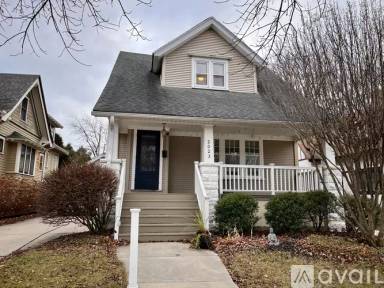 Main picture of 2023 E Beverly Rd