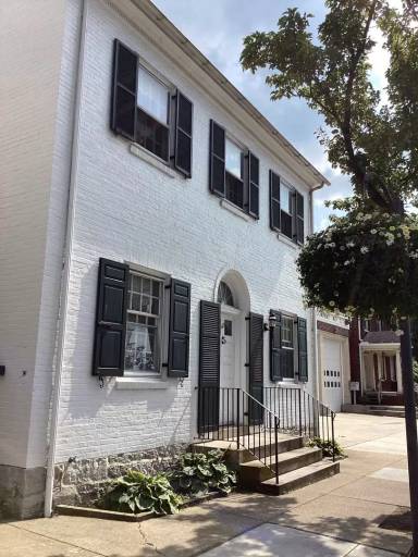 Main picture of 60 W King St