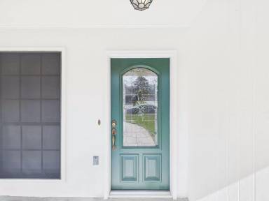 Main picture of 302 Lark Dr