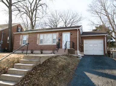 Main picture of 121 Bolton Dr