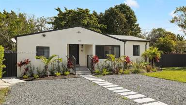 Main picture of 601 SW 44th Pl