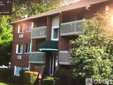 Main picture of 940 N Lakeside Dr