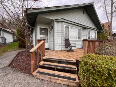 Main picture of 110 Rainier Ave S
