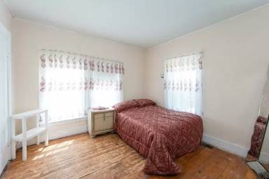 Main picture of 129 Essex Ave