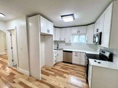 Main picture of 394-396 Goetz Ave