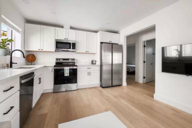 Main picture of 2221 Carleton St