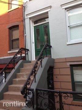 Main picture of 523 Park Ave