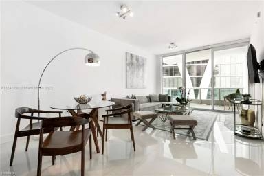 Main picture of 900 Biscayne Bay Condos