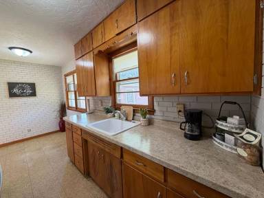 Main picture of 1240 Eleanor Dr