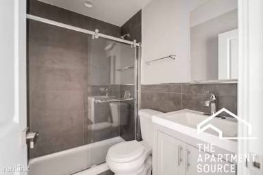 Main picture of 541 W Oakdale Ave