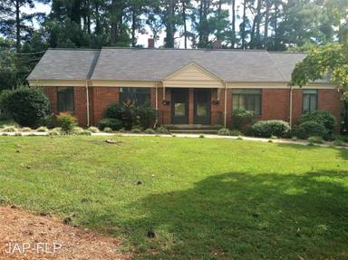 Main picture of 2305 Lyon St