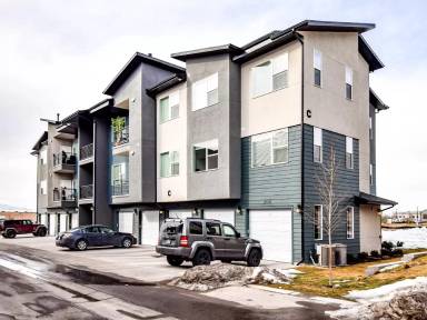 Main picture of 471 W 15 S