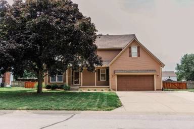 Main picture of 408 SE Alexandria Dr