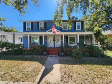 Main picture of 511 E 14th St