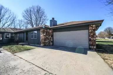 Main picture of 910 W Edgewood St