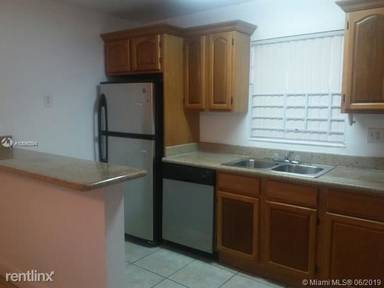 Main picture of VILLAGE AT DADELAND CONDO