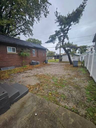 Main picture of 817 W Franklin St