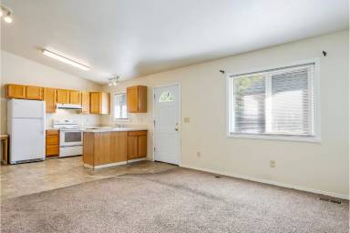 Main picture of 1017 S Ivy St