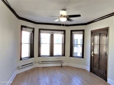 Main picture of 3815-23 N Greenview Ave