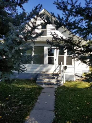 Main picture of 712 Lake St