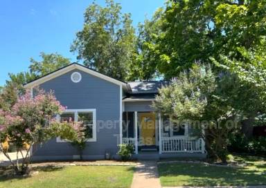 Main picture of 806 E 3rd St
