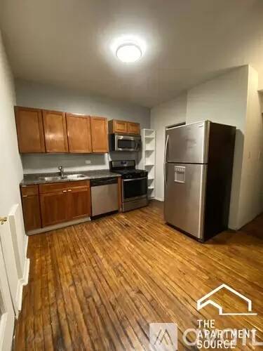 Main picture of 1016 W Cullerton St