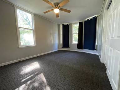 Main picture of 5611 S 2nd St