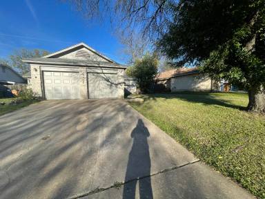 Main picture of 2000 Leeann Dr