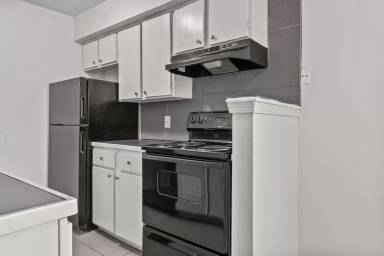 Main picture of 1425 E 62nd St