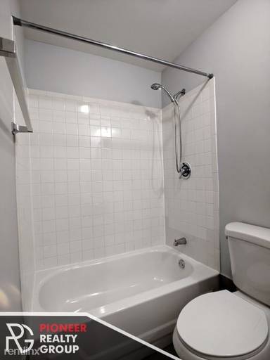 Main picture of 7736-42 N Ashland Ave & 1609-11 W Juneway Ter