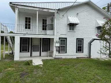 Main picture of 332 N Center Ave