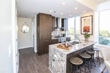 Main picture of 739 N Kingsbury St