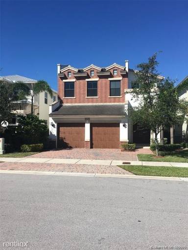 Main picture of 10445 NW 69th Ter